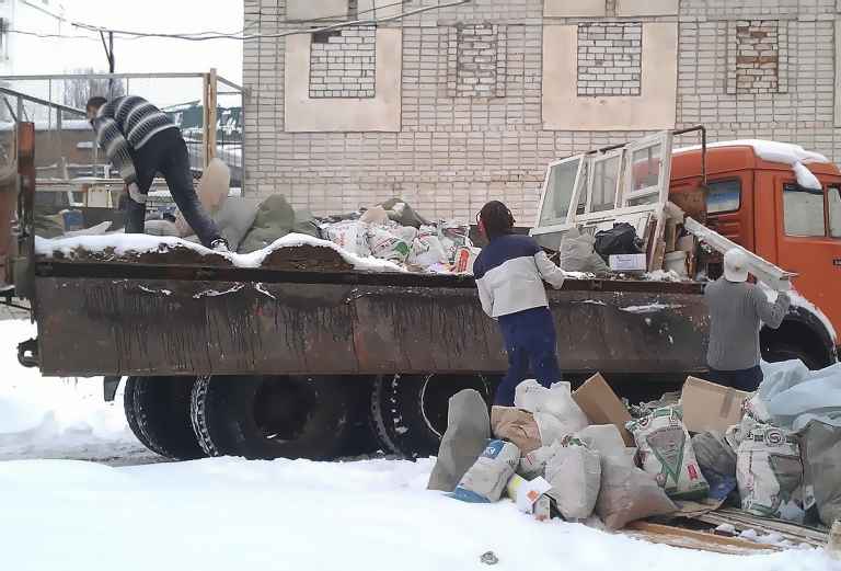 Вывоз мусора с грузчиками по Новоуральску